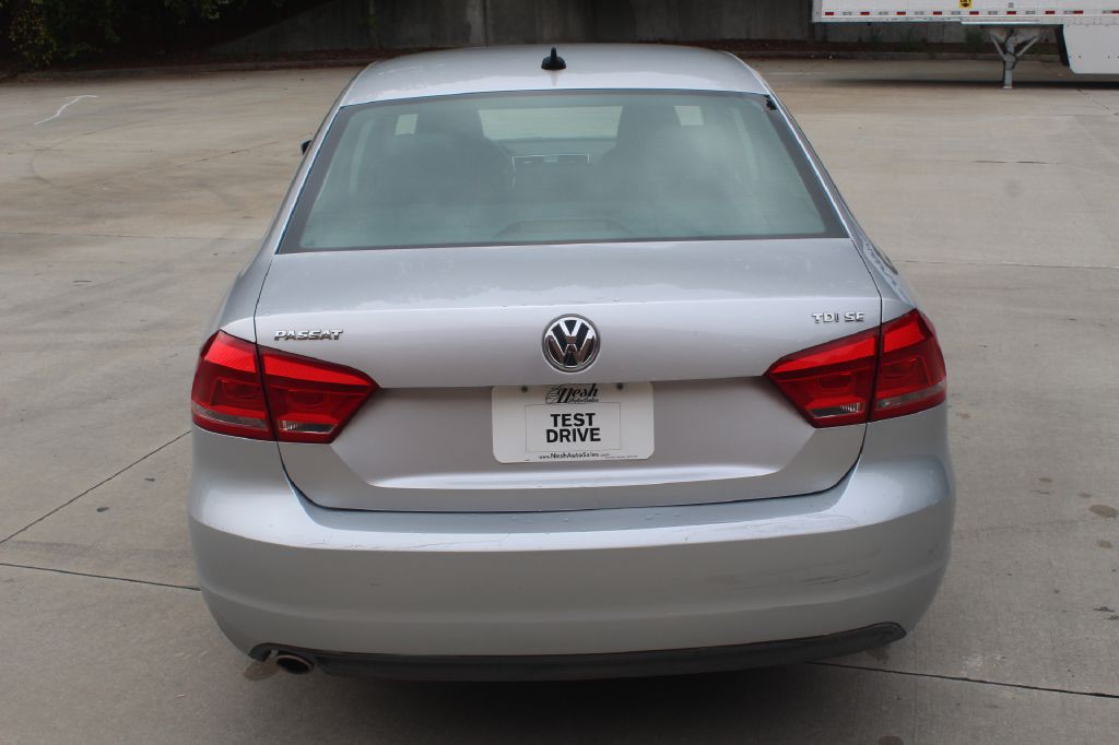 2013 Volkswagen Passat Image 4