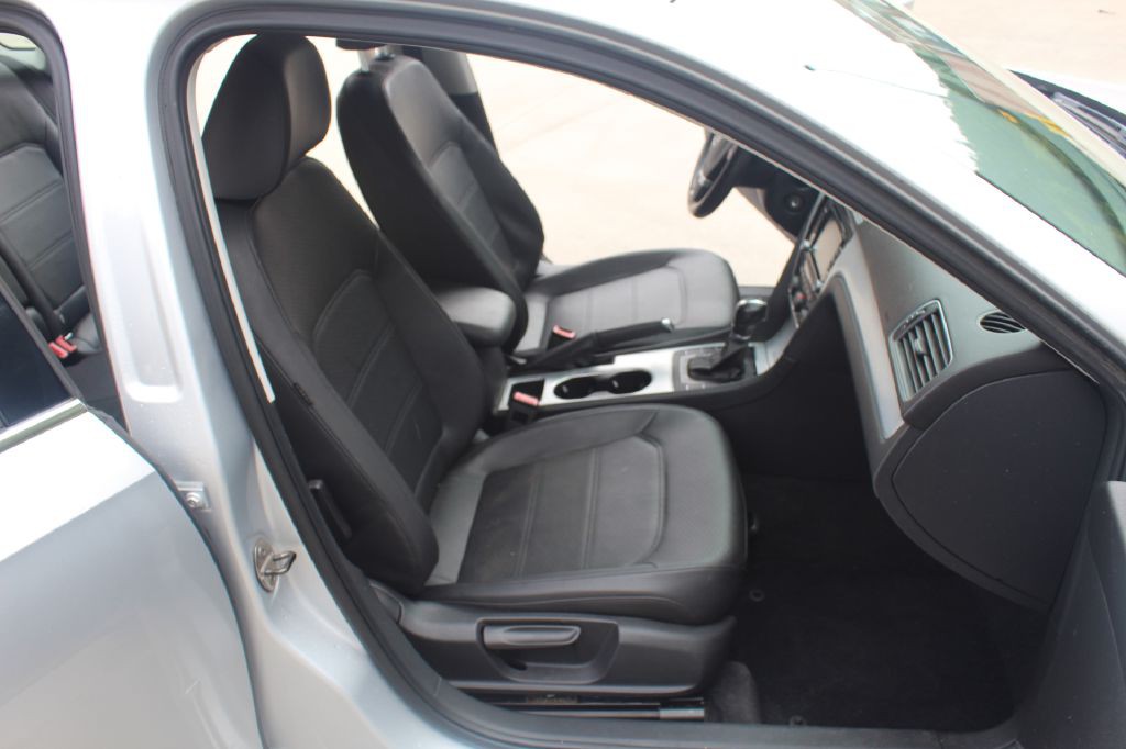 2013 Volkswagen Passat Image 7