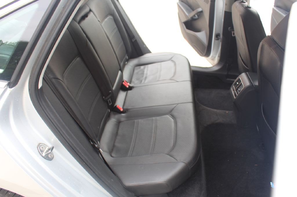 2013 Volkswagen Passat Image 8