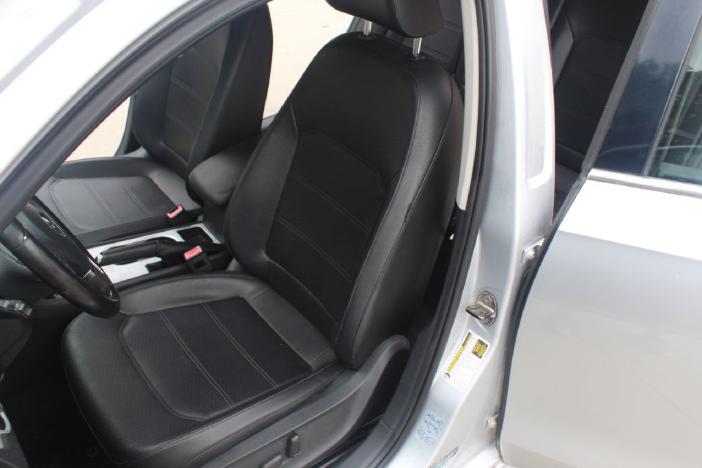 2013 Volkswagen Passat Image 11