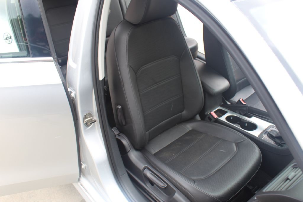 2013 Volkswagen Passat Image 12
