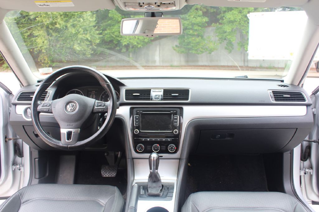2013 Volkswagen Passat Image 14