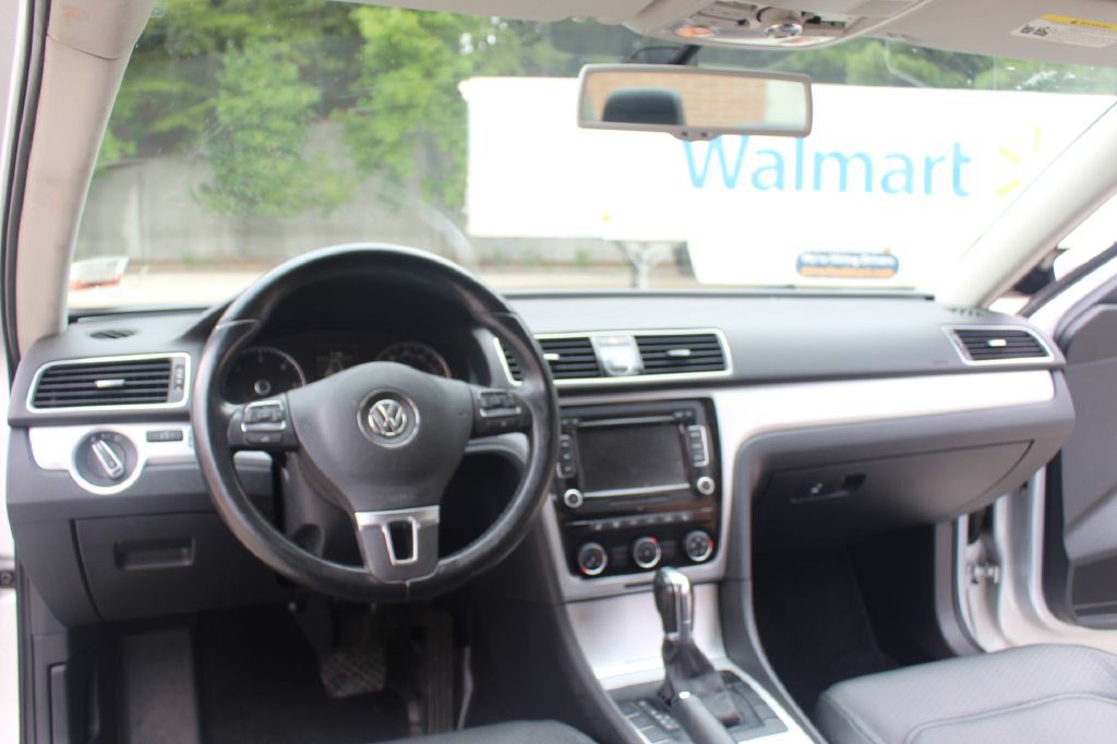 2013 Volkswagen Passat Image 15