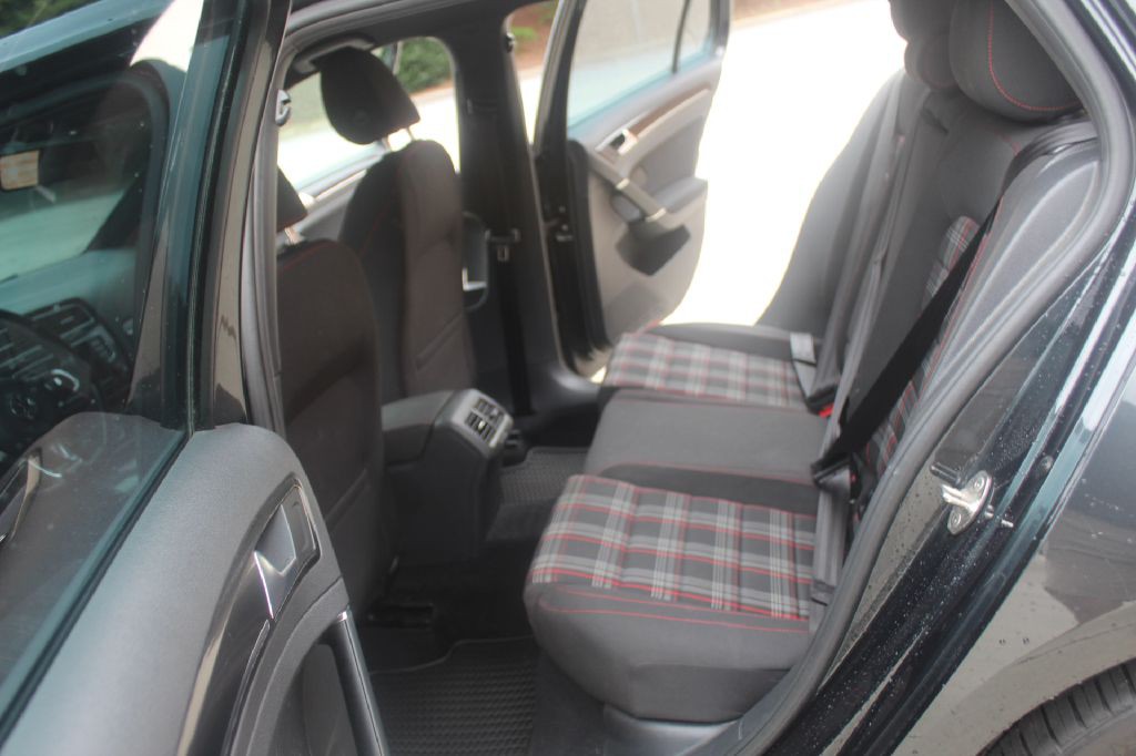 2017 Volkswagen GTI Image 9