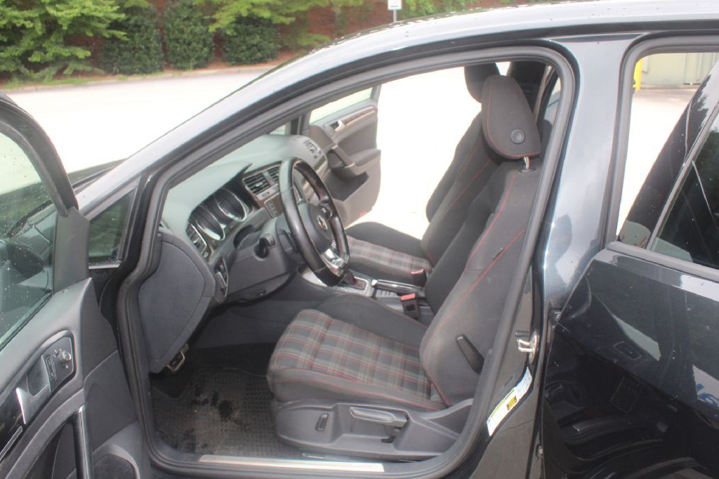 2017 Volkswagen GTI Image 10
