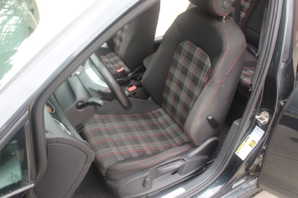 2017 Volkswagen GTI Image 11