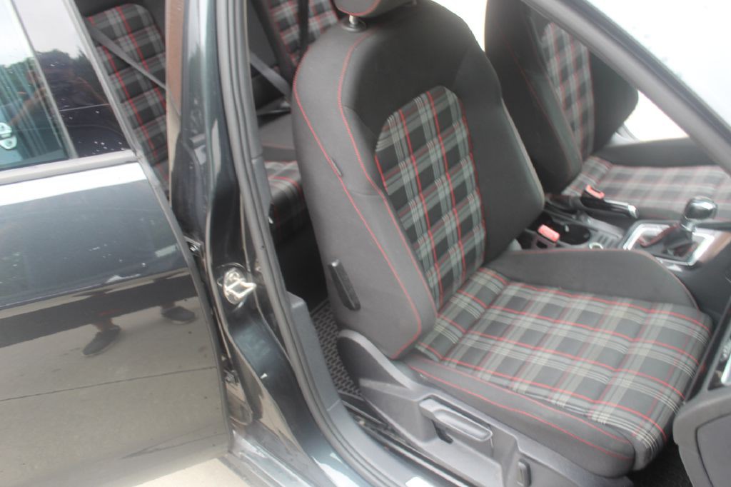 2017 Volkswagen GTI Image 12