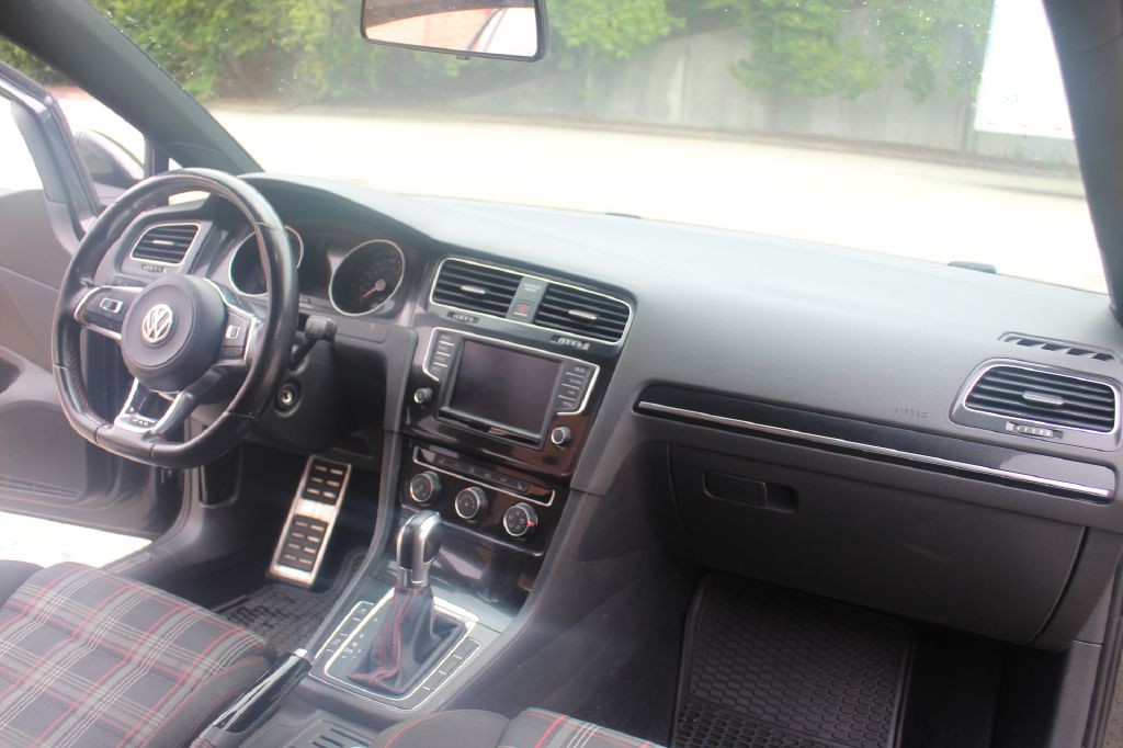 2017 Volkswagen GTI Image 13