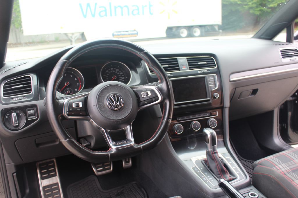 2017 Volkswagen GTI Image 15