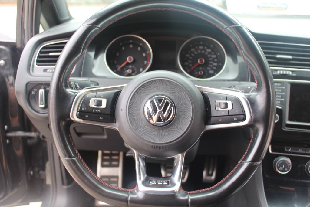 2017 Volkswagen GTI Image 16