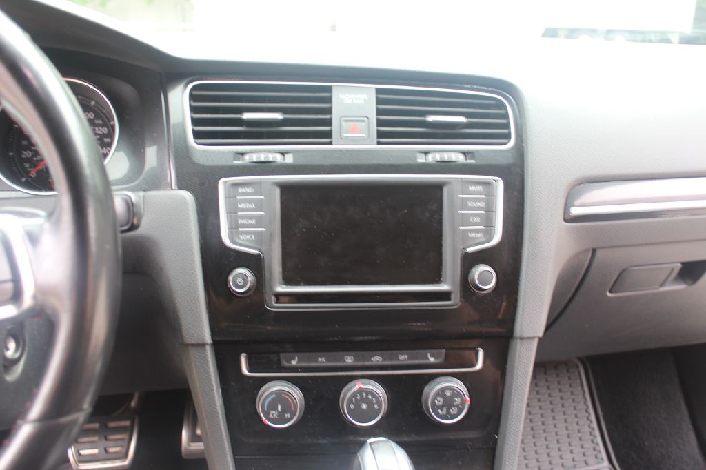 2017 Volkswagen GTI Image 17