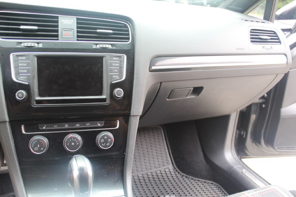 2017 Volkswagen GTI Image 18