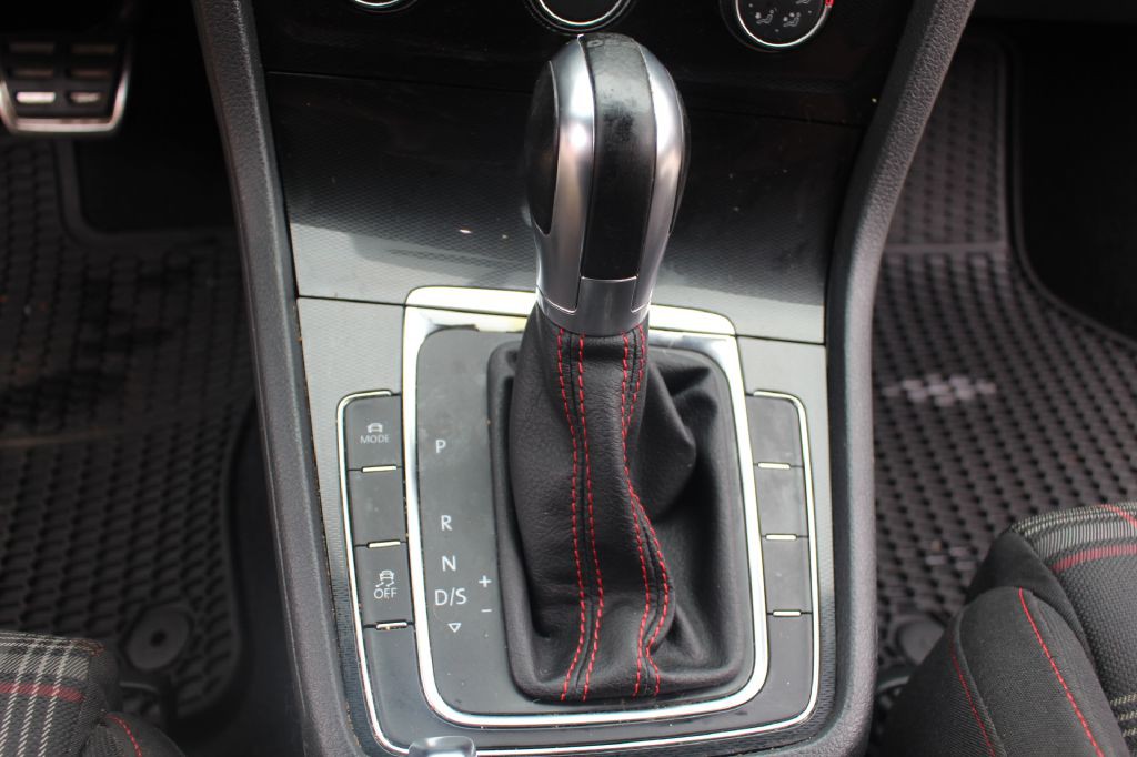 2017 Volkswagen GTI Image 19