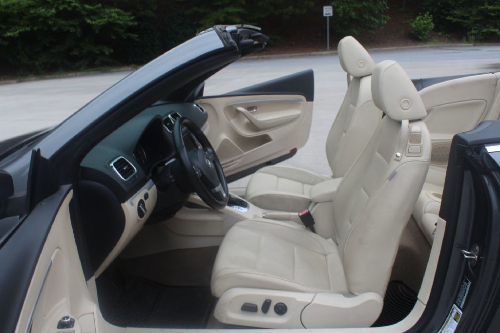 2013 Volkswagen Eos Image 8