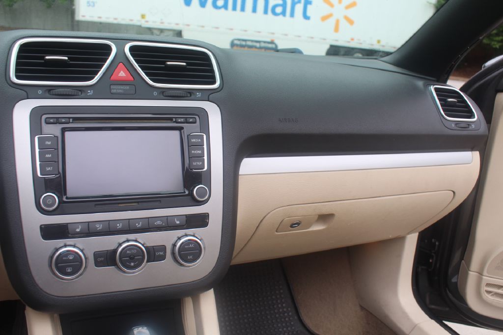 2013 Volkswagen Eos Image 16