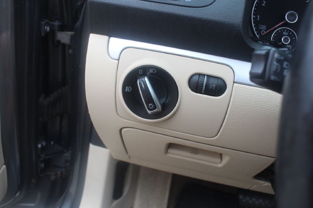 2013 Volkswagen Eos Image 17