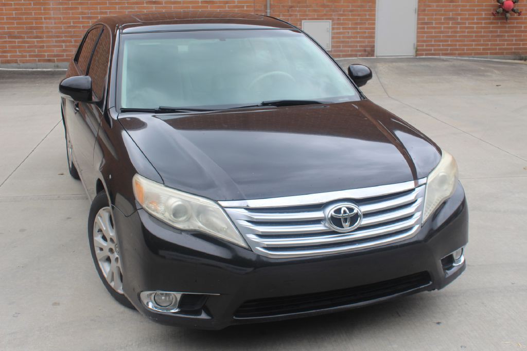 2012 Toyota Avalon Image 1