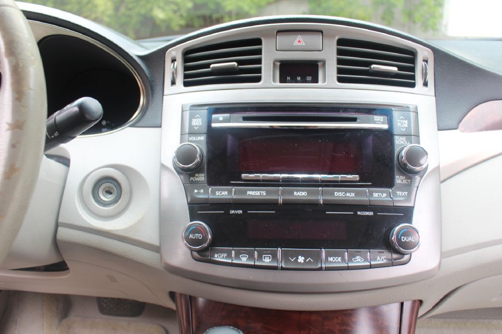 2012 Toyota Avalon Image 17