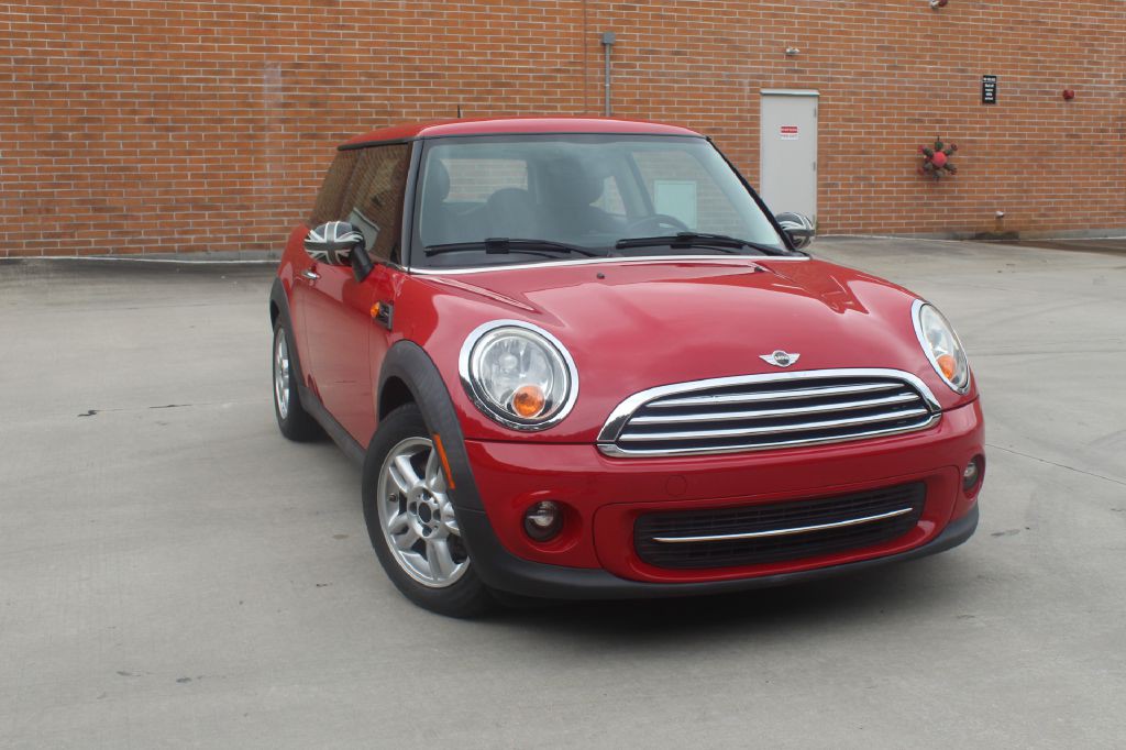 2013 MINI Cooper Image 1
