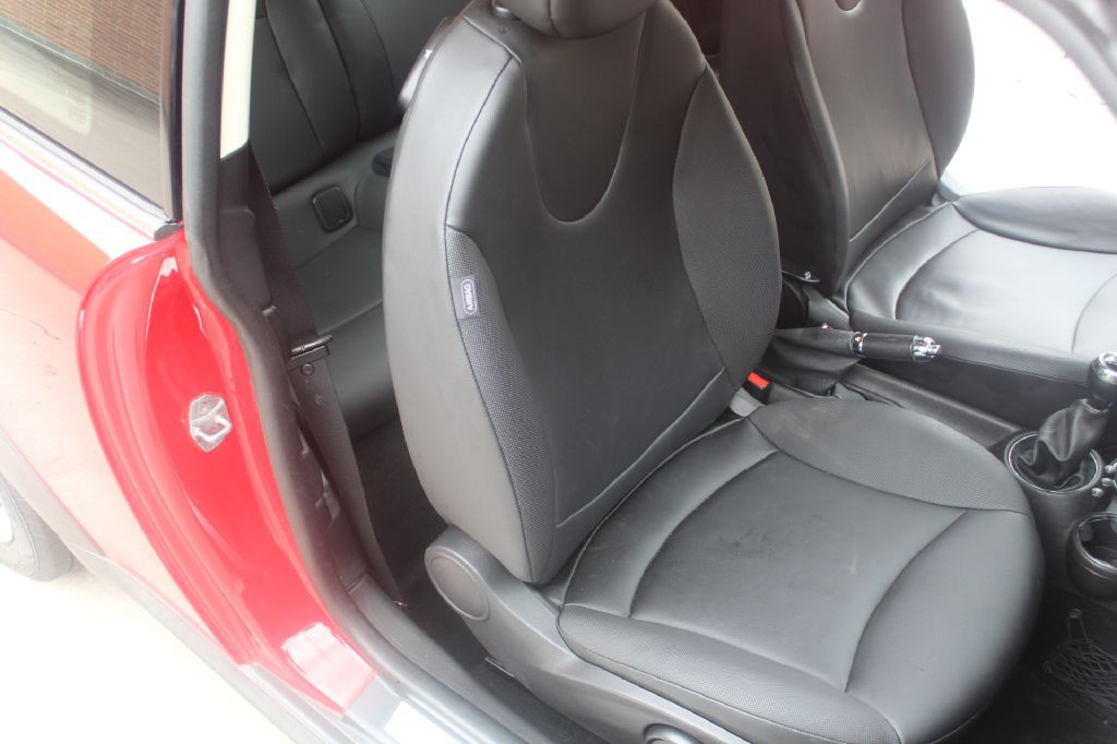 2013 MINI Cooper Image 10
