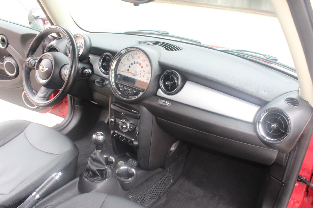 2013 MINI Cooper Image 12
