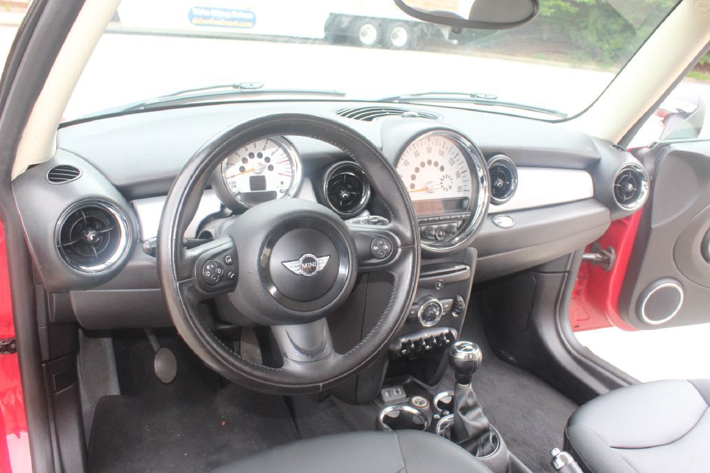 2013 MINI Cooper Image 13