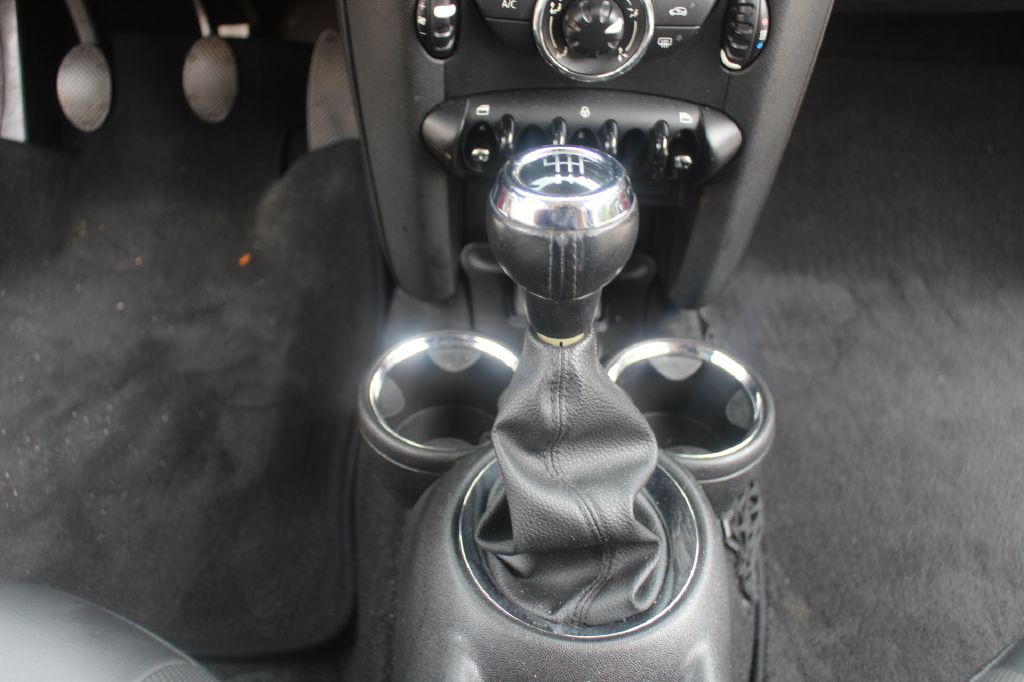 2013 MINI Cooper Image 17
