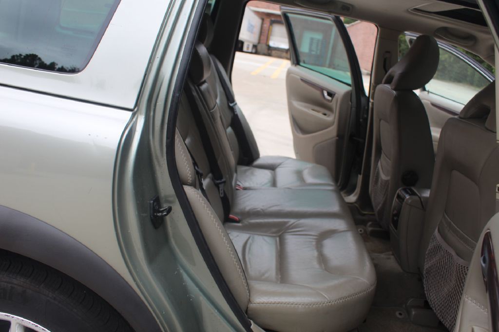 2007 Volvo XC70 Image 8