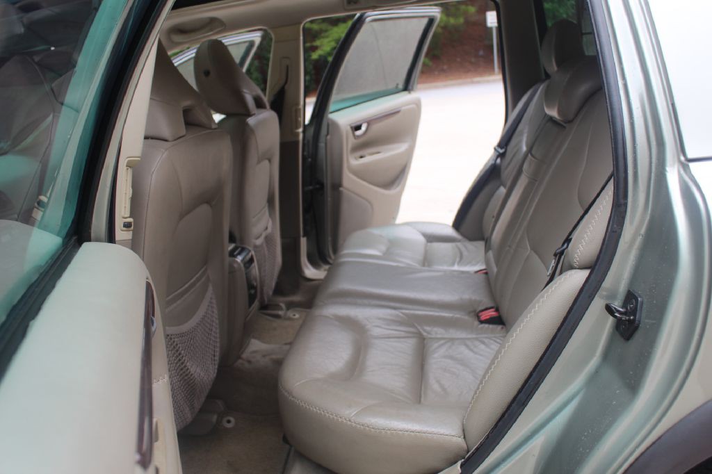 2007 Volvo XC70 Image 9