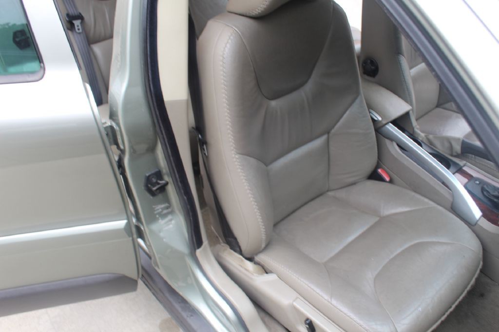 2007 Volvo XC70 Image 12