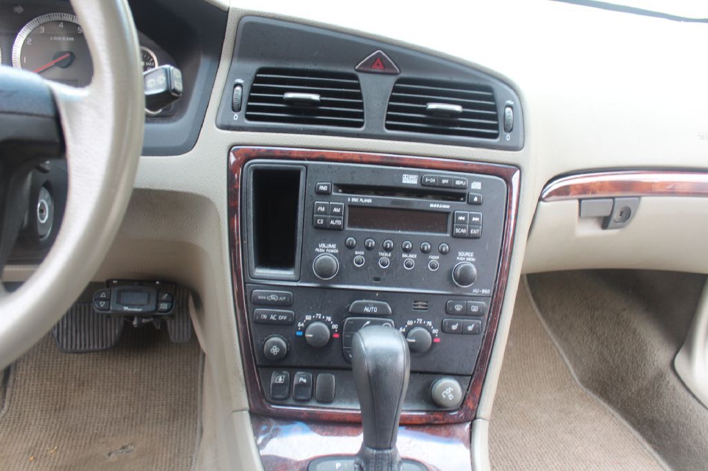 2007 Volvo XC70 Image 17