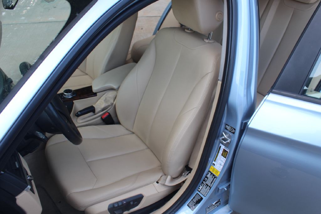 2014 BMW 3 Series Image 11