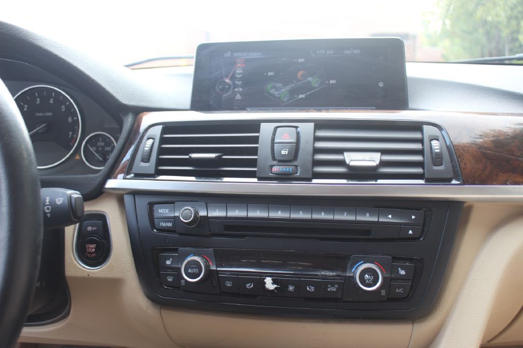 2014 BMW 3 Series Image 17