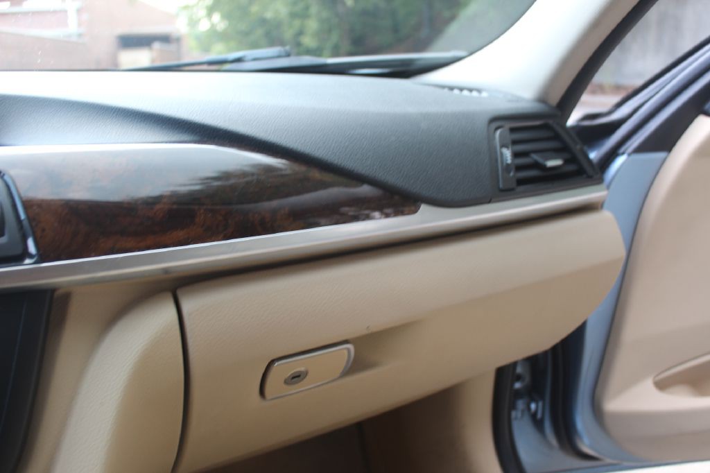 2014 BMW 3 Series Image 18