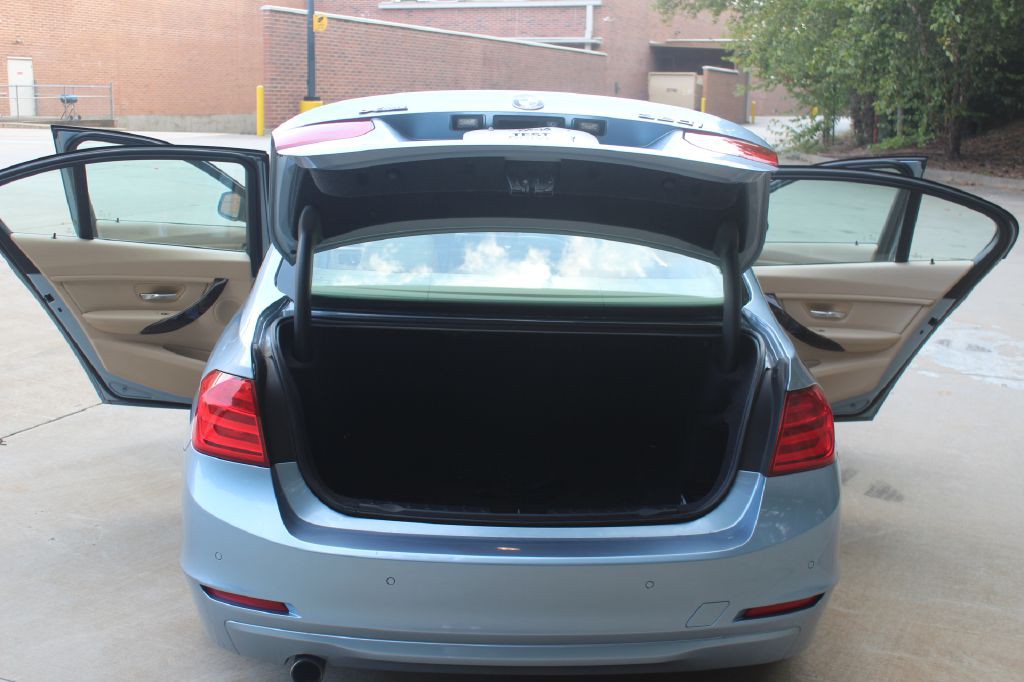 2014 BMW 3 Series Image 19