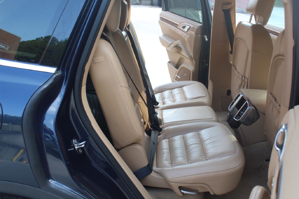 2011 Porsche Cayenne Image 8