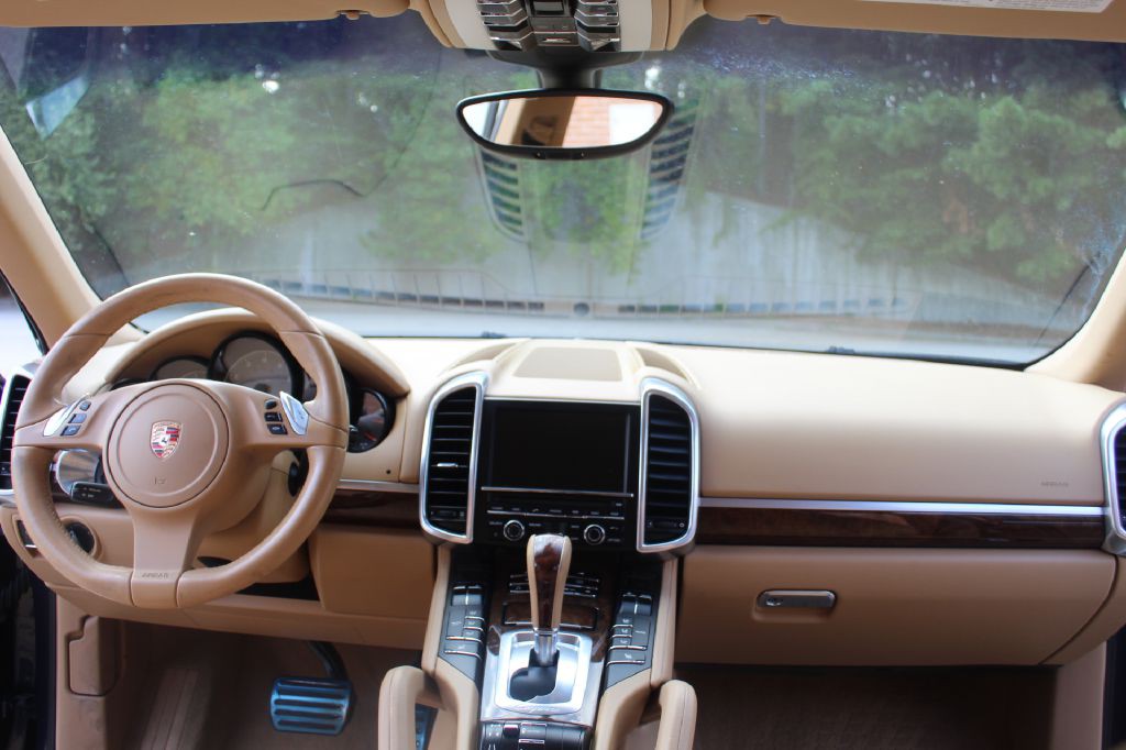 2011 Porsche Cayenne Image 15