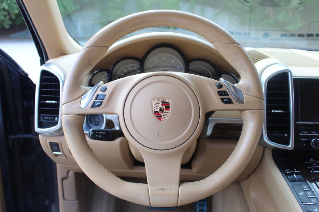 2011 Porsche Cayenne Image 17
