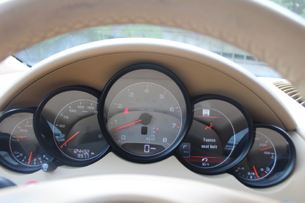 2011 Porsche Cayenne Image 24