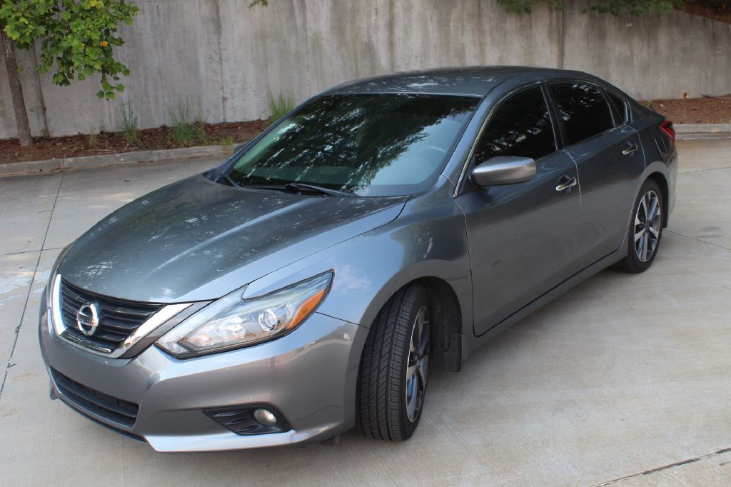 2017 Nissan Altima Image 2