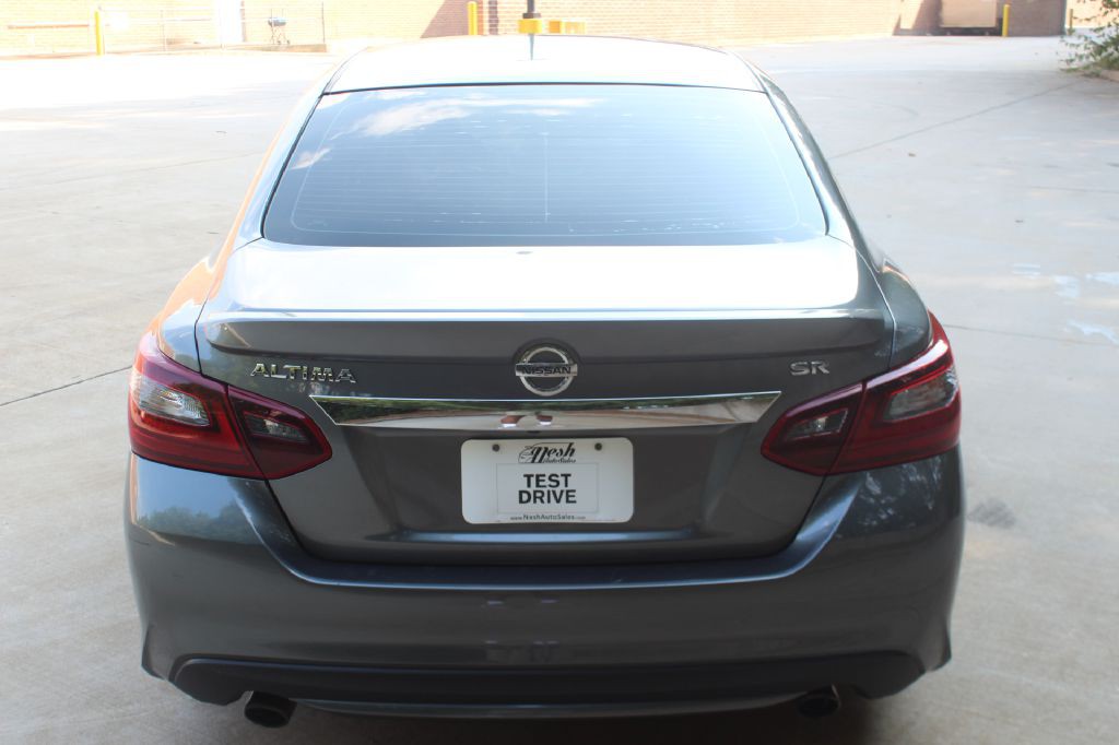2017 Nissan Altima Image 4