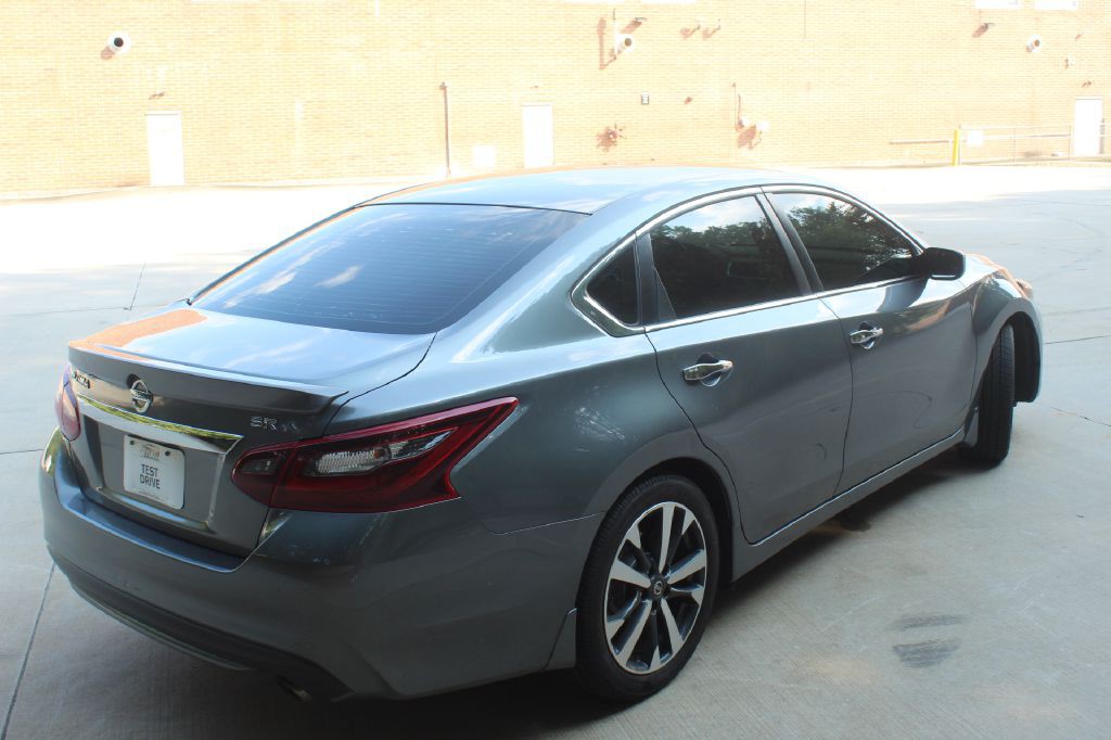 2017 Nissan Altima Image 5