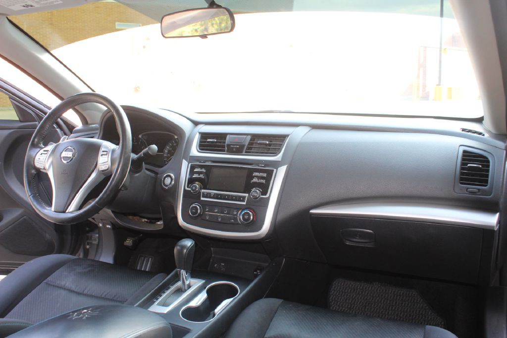 2017 Nissan Altima Image 13