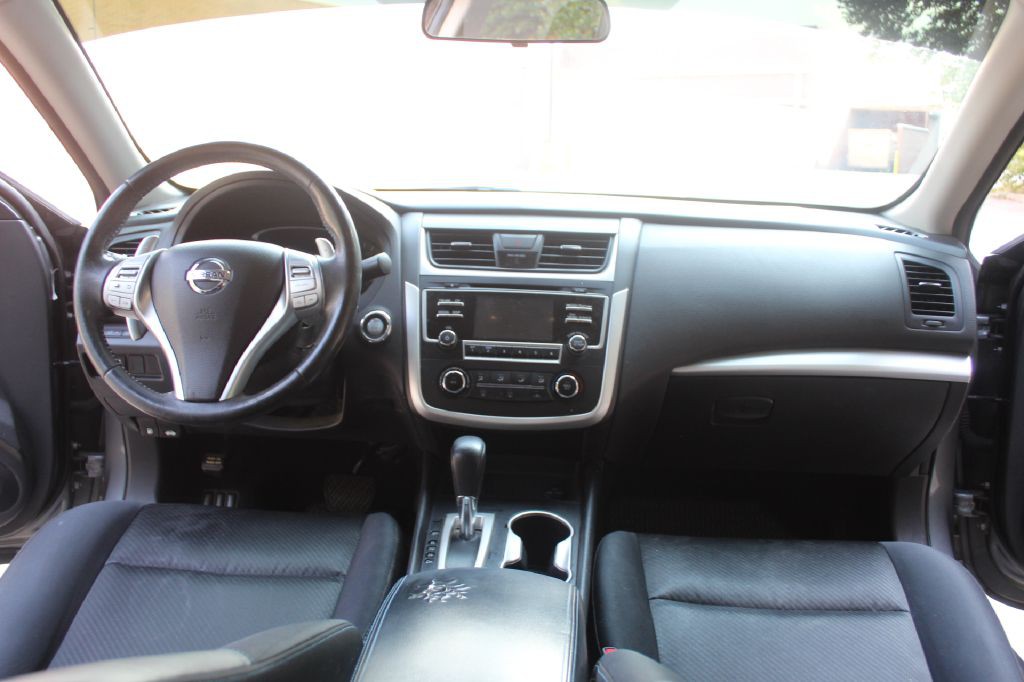 2017 Nissan Altima Image 14