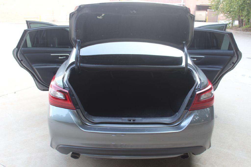 2017 Nissan Altima Image 19