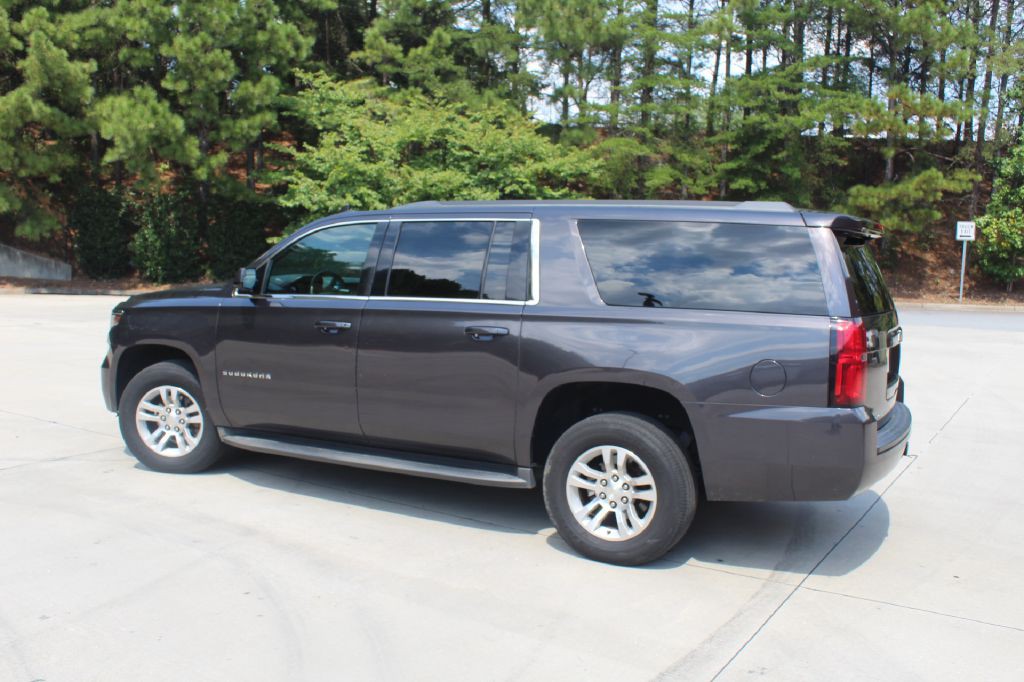 2016 Chevrolet Suburban Image 3
