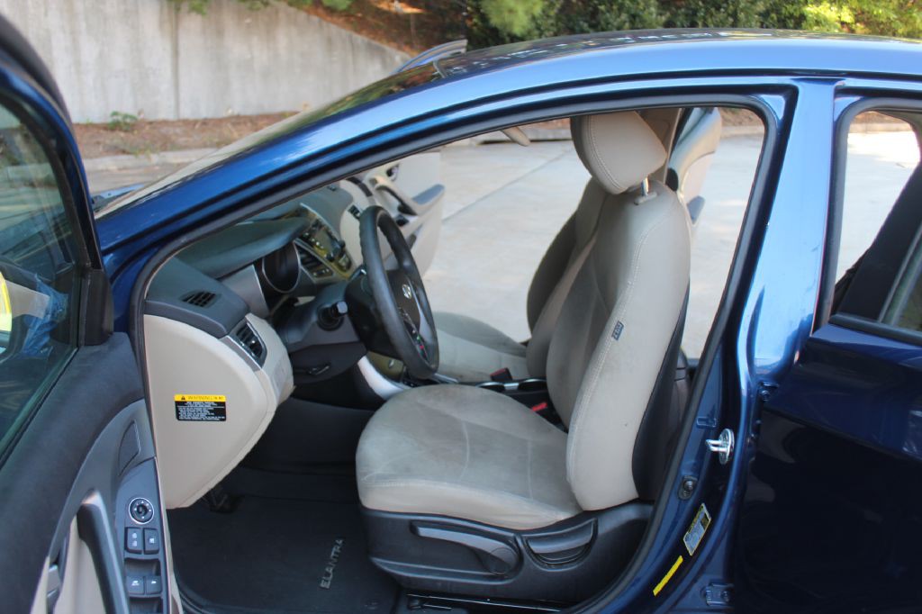 2015 Hyundai Elantra Image 10