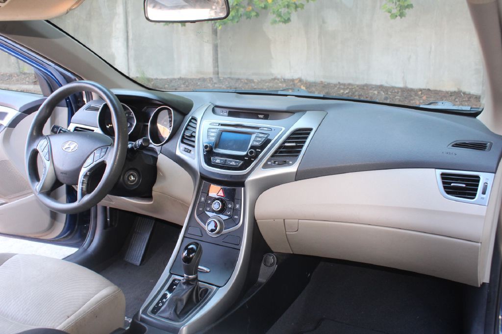 2015 Hyundai Elantra Image 11