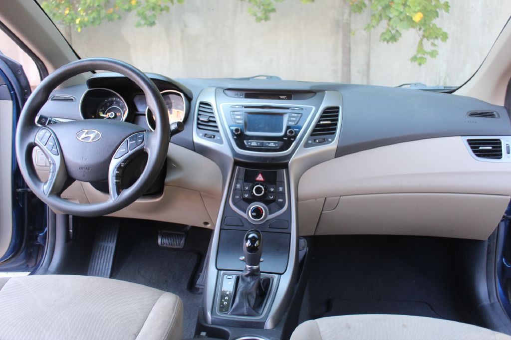 2015 Hyundai Elantra Image 12