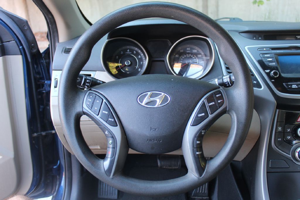 2015 Hyundai Elantra Image 14